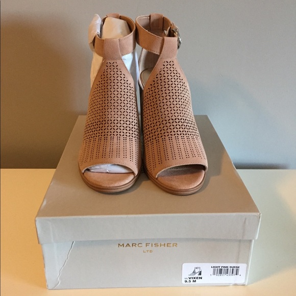 Marc Fisher Shoes - Marc Fisher block heel Vixen sandals nude 9.5 Marc Fisher Shoes - Marc Fisher block heel Vixen sandals nude 9.5